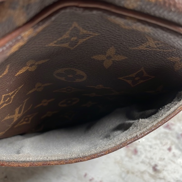 Louis Vuitton Danube crossbody bag - Picture 8 of 13